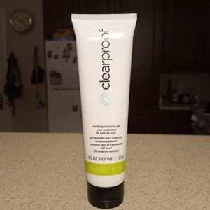 Mary Kay Clearproof Clarifying Cleansing Gel with Black and Green Accents